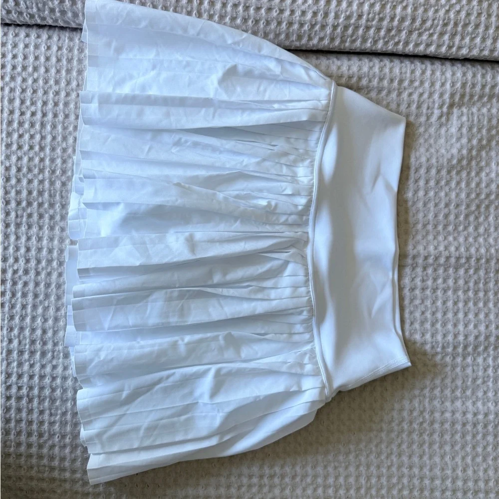 ALO Yoga White Bubble Mini Skirt - Picture 2 of 2